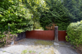 2. Zufahrt - Einfamilienhaus mit ca. 2.300 m² Grundstück – sanierungsbedürftiges Anwesen mit viel Potenzial