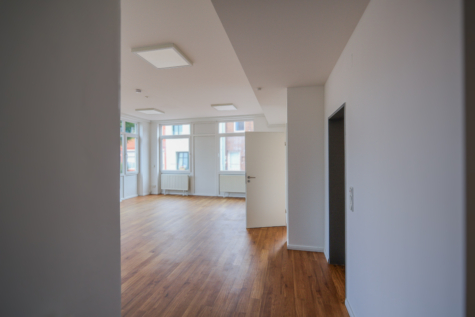 Erdgeschosswohnung in fußläufiger Nähe zum Marktplatz - Wohn-/Schlafraum (34845)