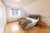 Schlafzimmer - Attraktives Einfamilienhaus in idyllischer Lage von Moormerland-Jheringsfehn
