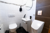 Gäste-WC - Attraktives Einfamilienhaus in idyllischer Lage von Moormerland-Jheringsfehn