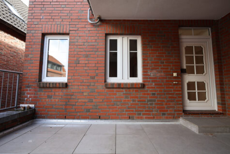 Zentral gelegene Maisonette-Wohnung – ideal für Singles oder Paare! - Eingang Wohnung über Laubengang (34239)