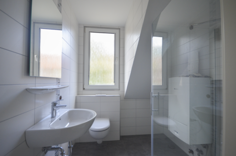 Gemütliche 2-Zimmerwohnung mit Loggia in stadtnaher Wohnlage! - Badezimmer (40993)