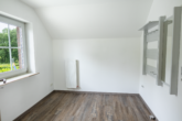 Eingangsbereich/Garderobe - Top gepflegte Oberwohnung mit Terrasse und Gartenanteil in zentraler Lage von Warsingsfehn