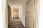 Flur - Top gepflegte Oberwohnung mit Terrasse und Gartenanteil in zentraler Lage von Warsingsfehn