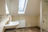 Duschbad - Top gepflegte Oberwohnung mit Terrasse und Gartenanteil in zentraler Lage von Warsingsfehn