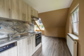 Küchenbereich - Top gepflegte Oberwohnung mit Terrasse und Gartenanteil in zentraler Lage von Warsingsfehn