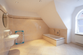Badezimmer - Stadtwohnung mit Charme – Wohnen auf mehreren Ebenen!