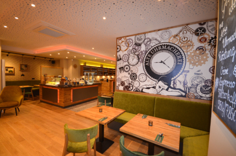 Inmitten der Auricher Innenstadt: modernes, großflächiges Café/Restaurant zur Vermietung - Sitzecke (35213)