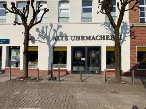 Inmitten der Auricher Innenstadt: modernes, großflächiges Café/Restaurant zur Vermietung - Außenaufnahme 1 (35215)